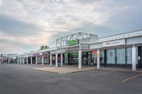 8245 Boulevard Taschereau, Brossard, Québec .